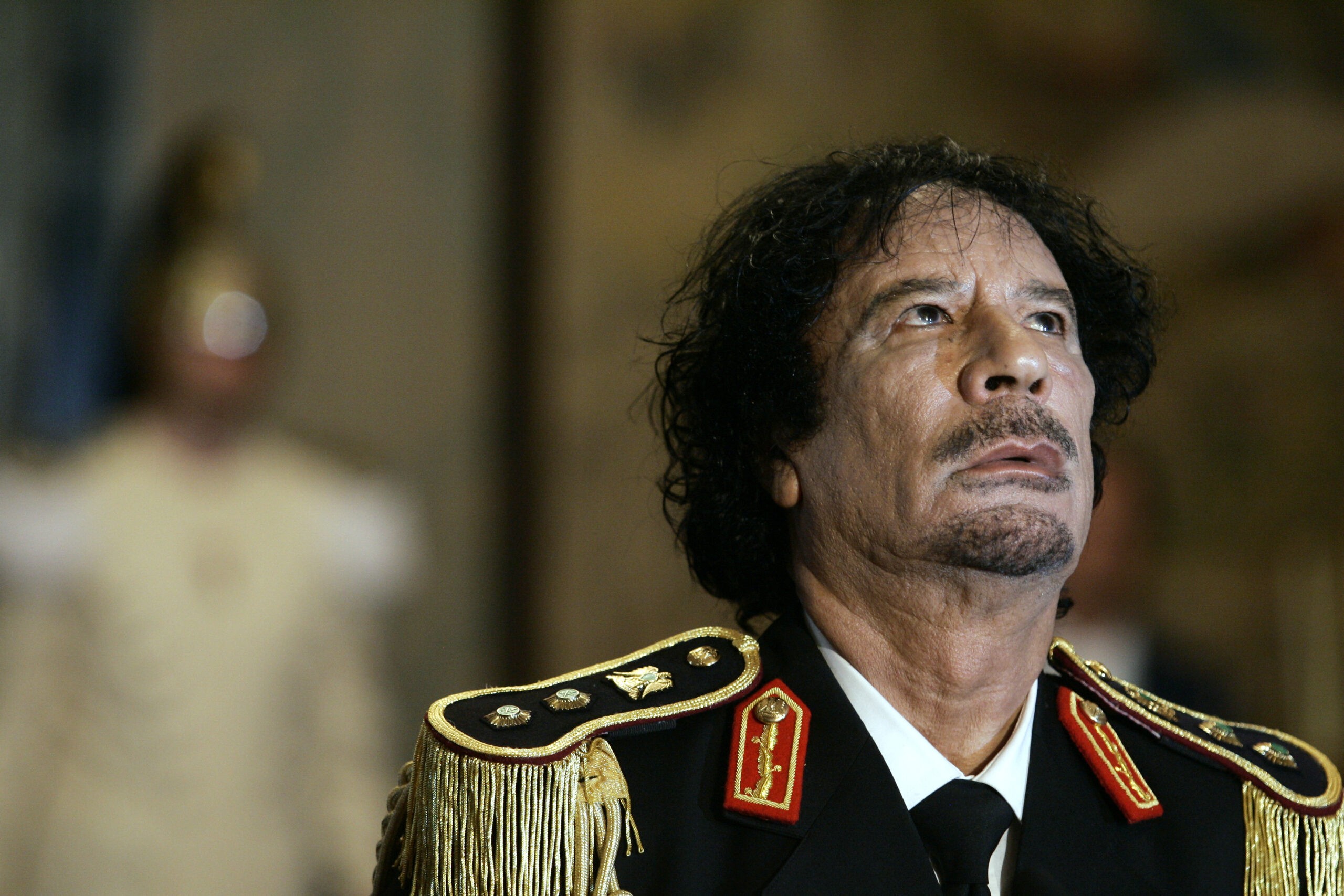 Nella lotta per il potere, i leader libici cercano consensi tra i gheddafisti