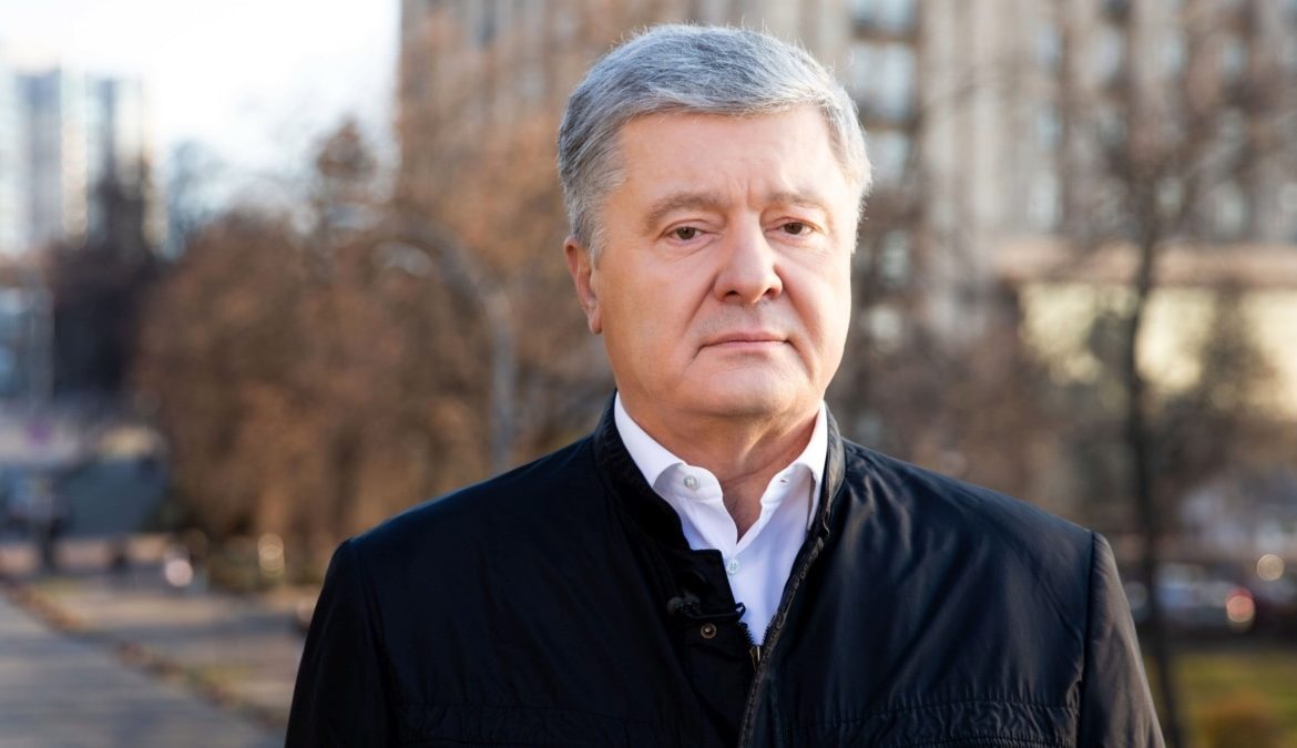 L’ex presidente ucraino Poroshenko accusato di tradimento, al momento si trova fuori dal Paese
