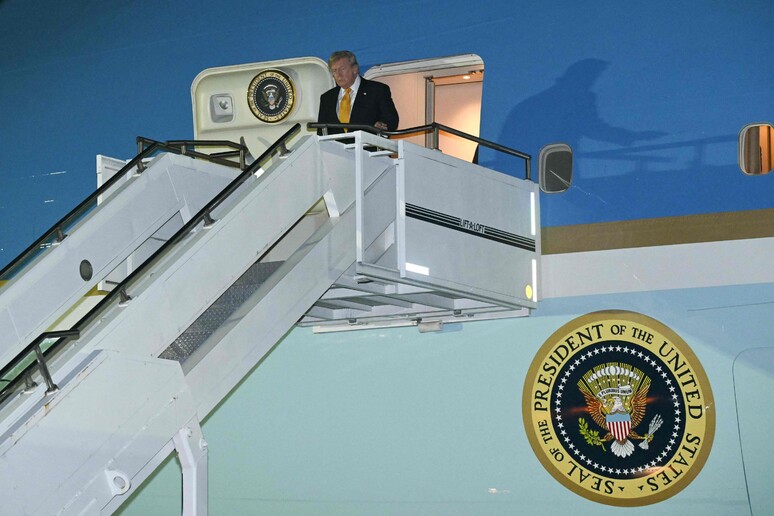 8 Luglio 2026 – Trump cambia Air Force One tornando da vertice Nato per timore di attentati