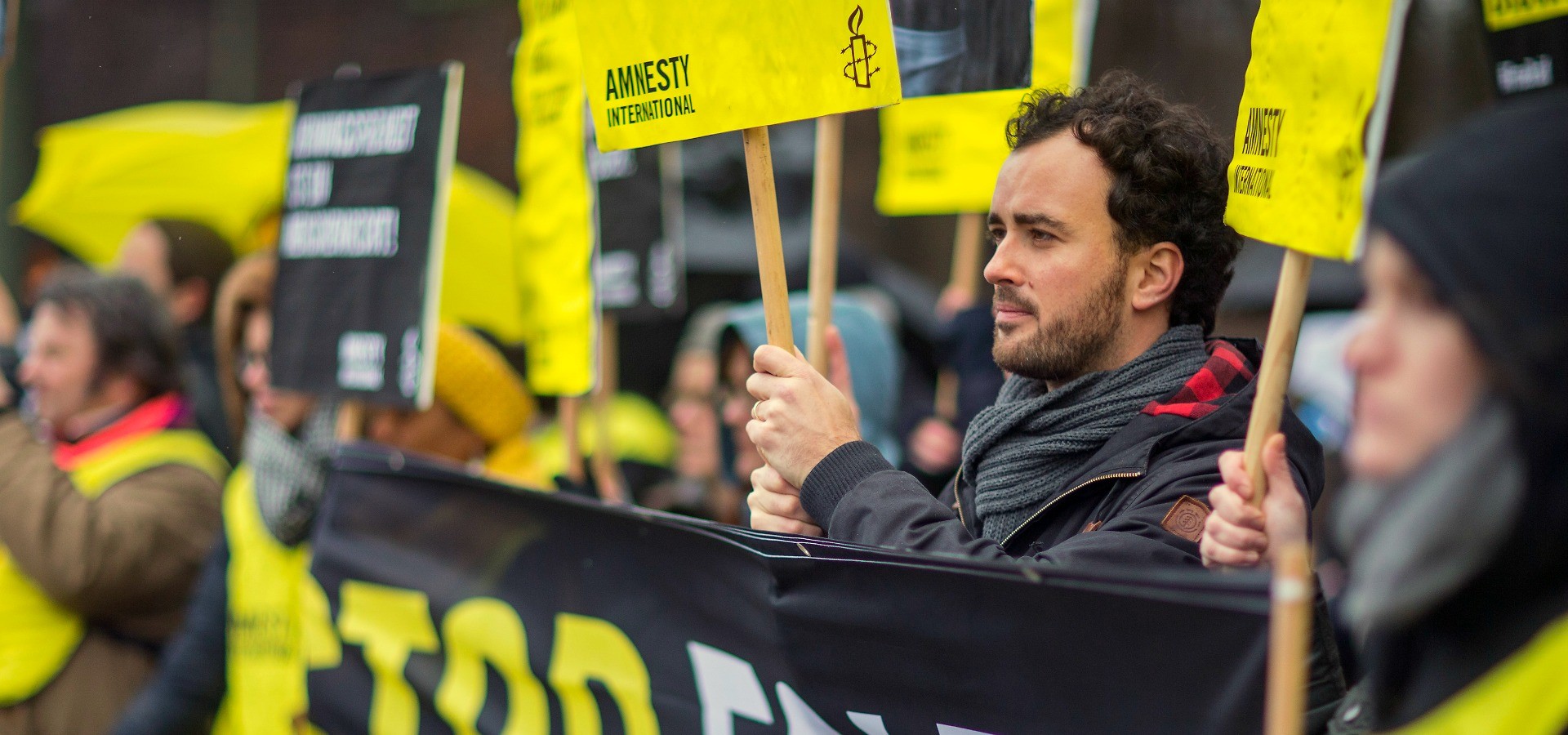 Kiev si indigna per il rapporto di Amnesty sulle violazioni del diritto umanitario da parte dell’Ucraina