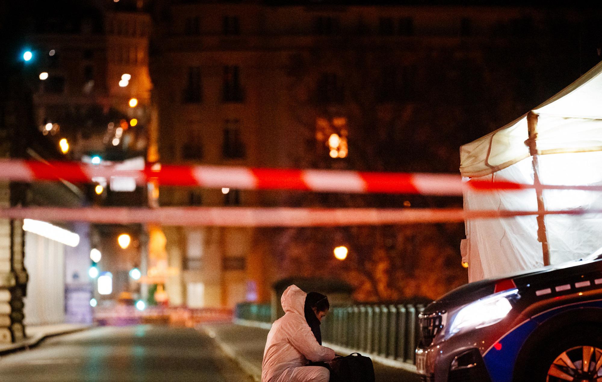 2 Dicembre 2023 – Attentato a Parigi al grido Allah Akbar, un morto