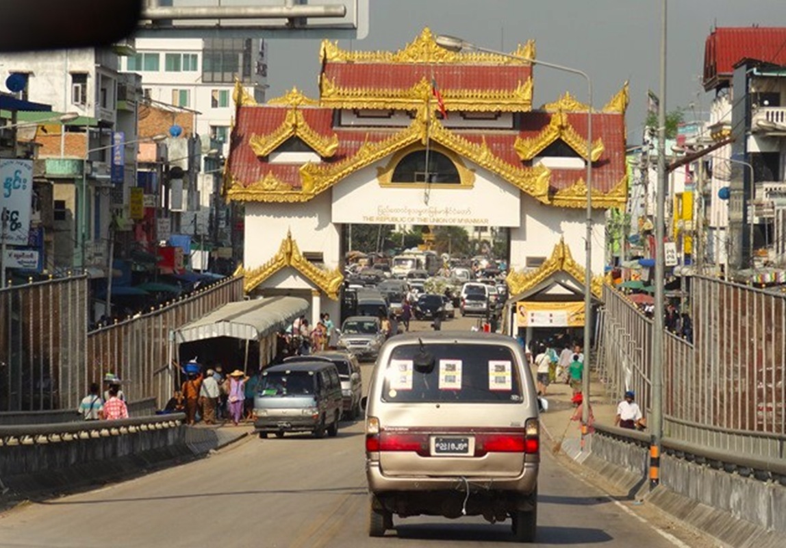 Myanmar chiude passaggio di confine con Thailandia: commerci bloccati, prezzi alle stelle Myanmar chiude passaggio di confine con Thailandia: commerci bloccati, prezzi alle stelle