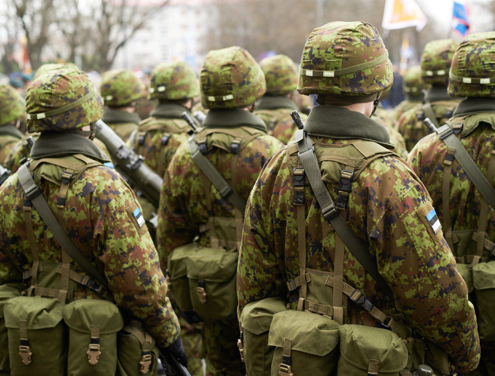 Estonia: cala l’economia, aumentano le spese militari NATO