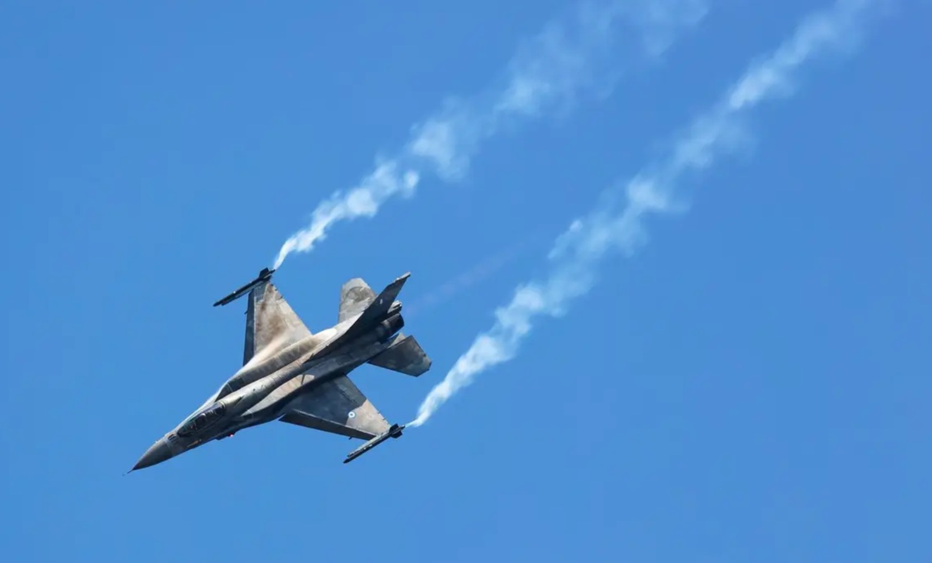 F-16 in caduta