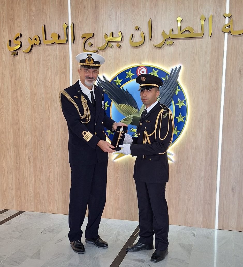 Tunisia: il Capitano di Vascello Cusimano premia l’eccellenza dell’aviazione tunisina presso l’Accademia di Borj El Amri