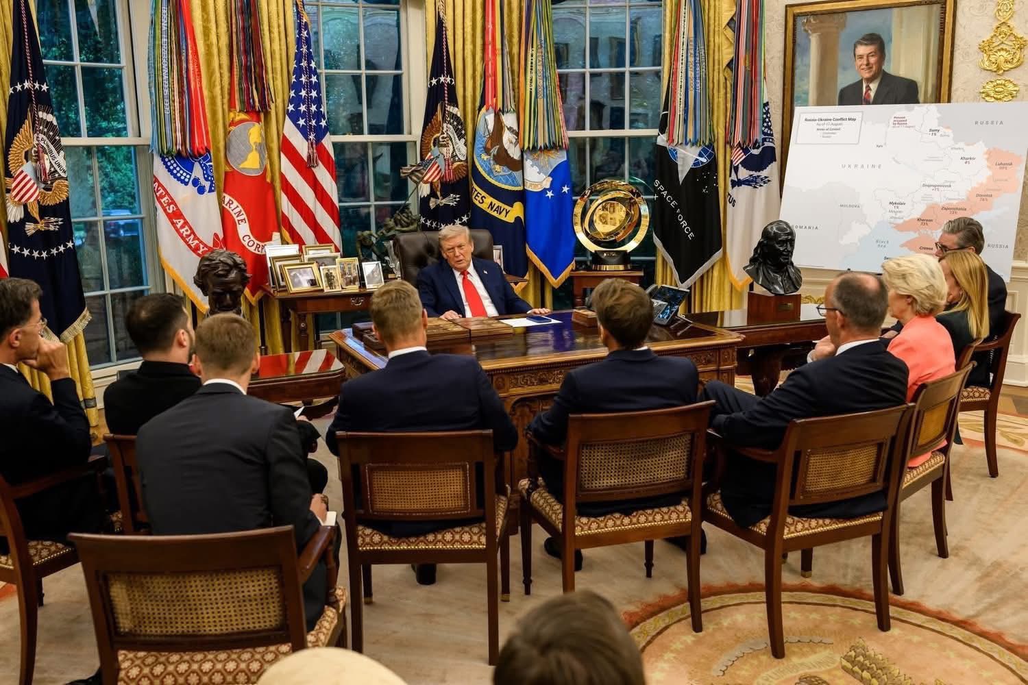 FOTO - Stati Uniti - Un momento dell'incontro tra il presidente Americano Trump e il gruppo dei Volenterosi