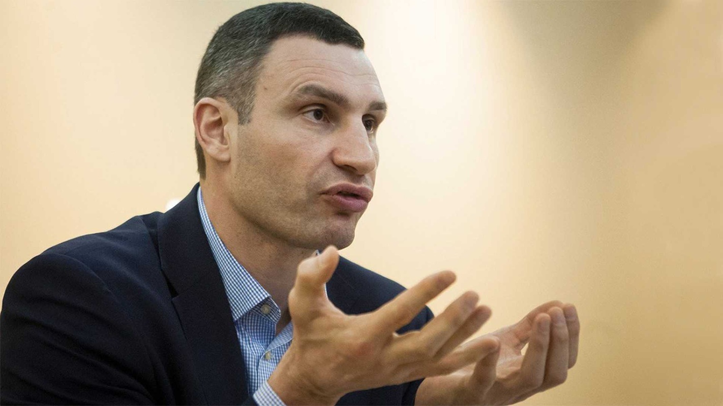 Il sindaco di Kiev contesta il governo e poi viene contestato dai cittadini