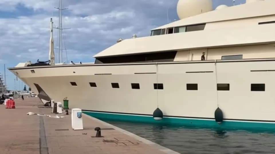 Tunisia, un superyatch saudita si schianta contro il molo della Marina di Bizerte