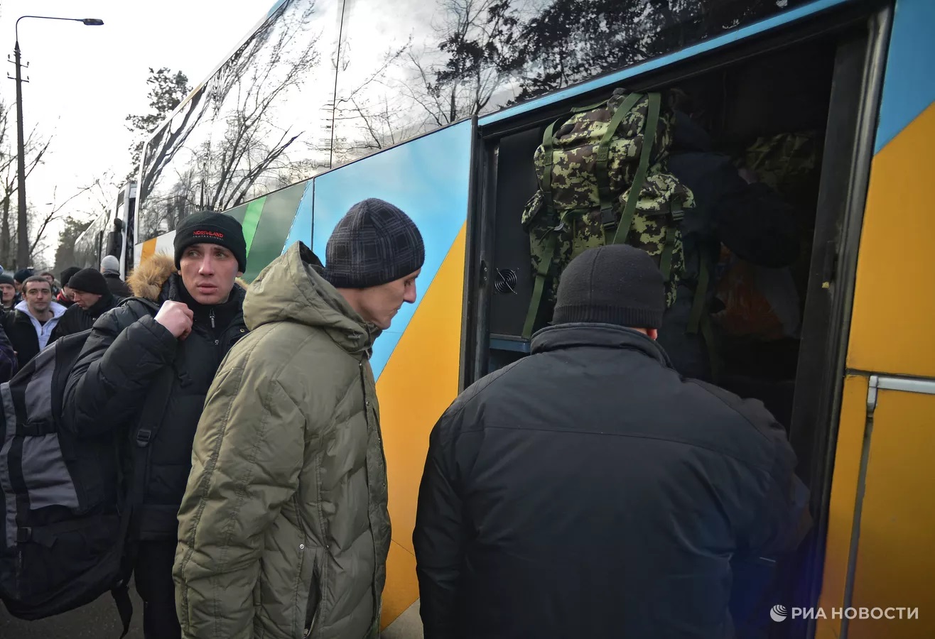 Zelensky insiste con la mobilitazione, ma gli ucraini non vogliono andare al fronte: lo ammettono persino i media americani