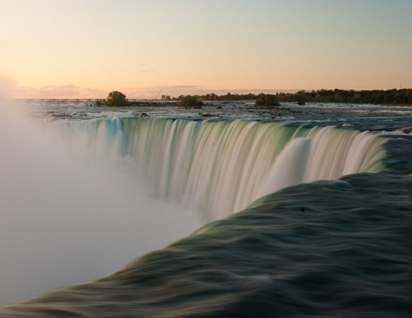 29 Marzo 2024 – Previsti oltre 1 milione di turisti alle Cascate del Niagara per assistere all’eclissi. Dichiarato lo stato d’emergenza