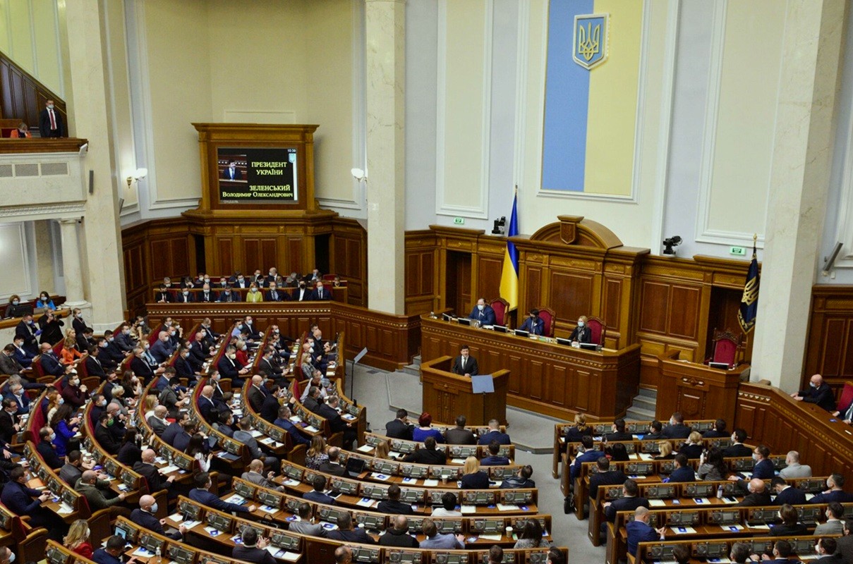 per i deputati ucraini il summit in alaska ha umiliato kiev e messo zelensky in un vicolo cieco