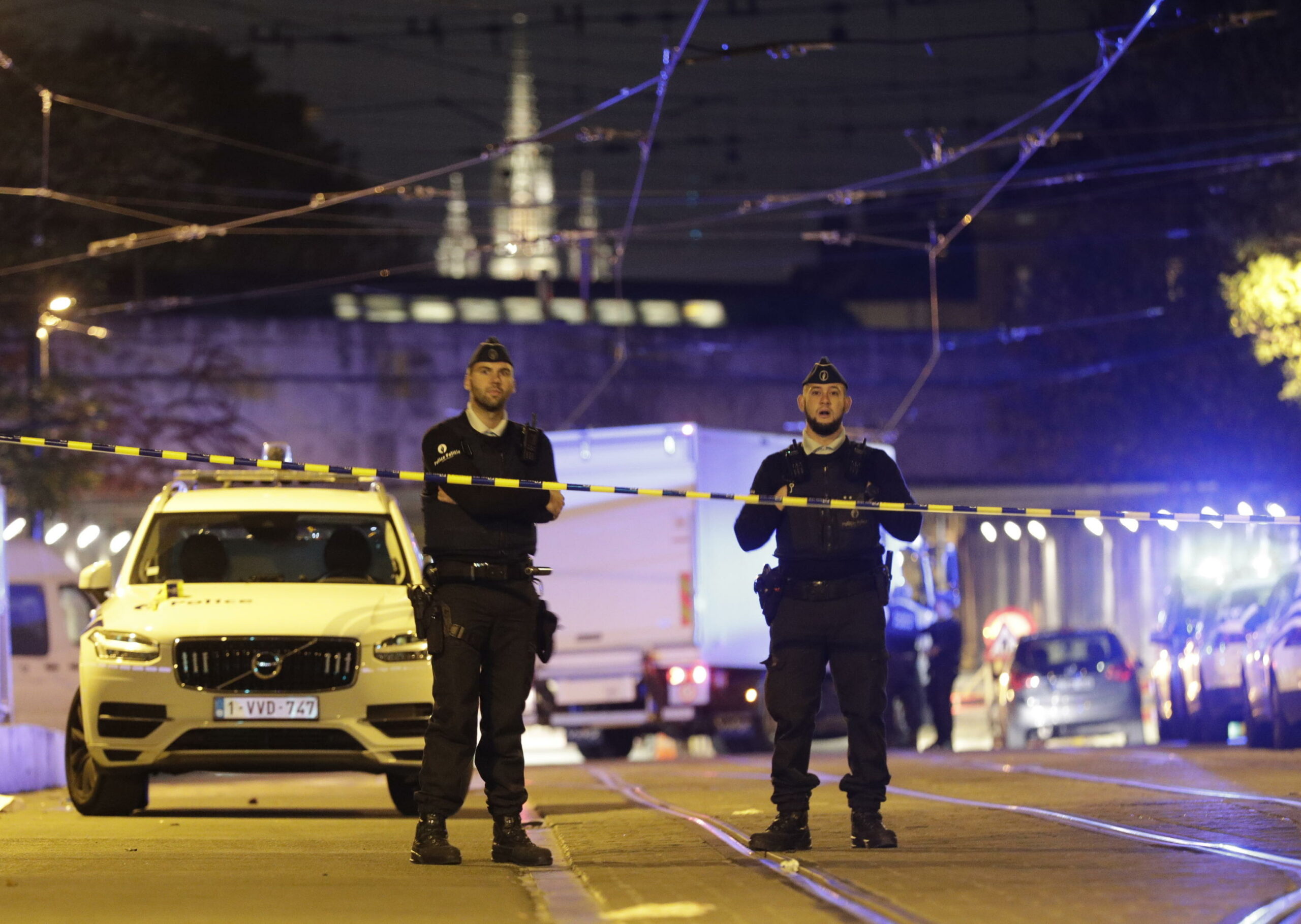 10 Novembre 2022 – Bruxelles, uomo armato di coltello aggredisce due agenti. Diplomazia al lavoro in Kosovo. Usa e Regno Unito, ancora armi a Kiev
