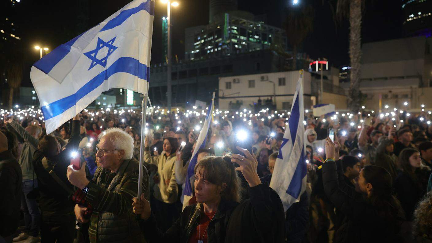 2 Aprile 2024 – Quarta giornata di proteste contro la gestione Netanyahu da parte delle famiglie degli ostaggi e da migliaia di israeliani