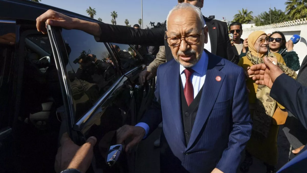 17 Maggio 2024 – La Corte d’appello di Tunisi ha confermato oggi la sentenza di primo grado a tre anni di carcere per il leader del partito islamista Ennahdha, Rached Ghannouchi