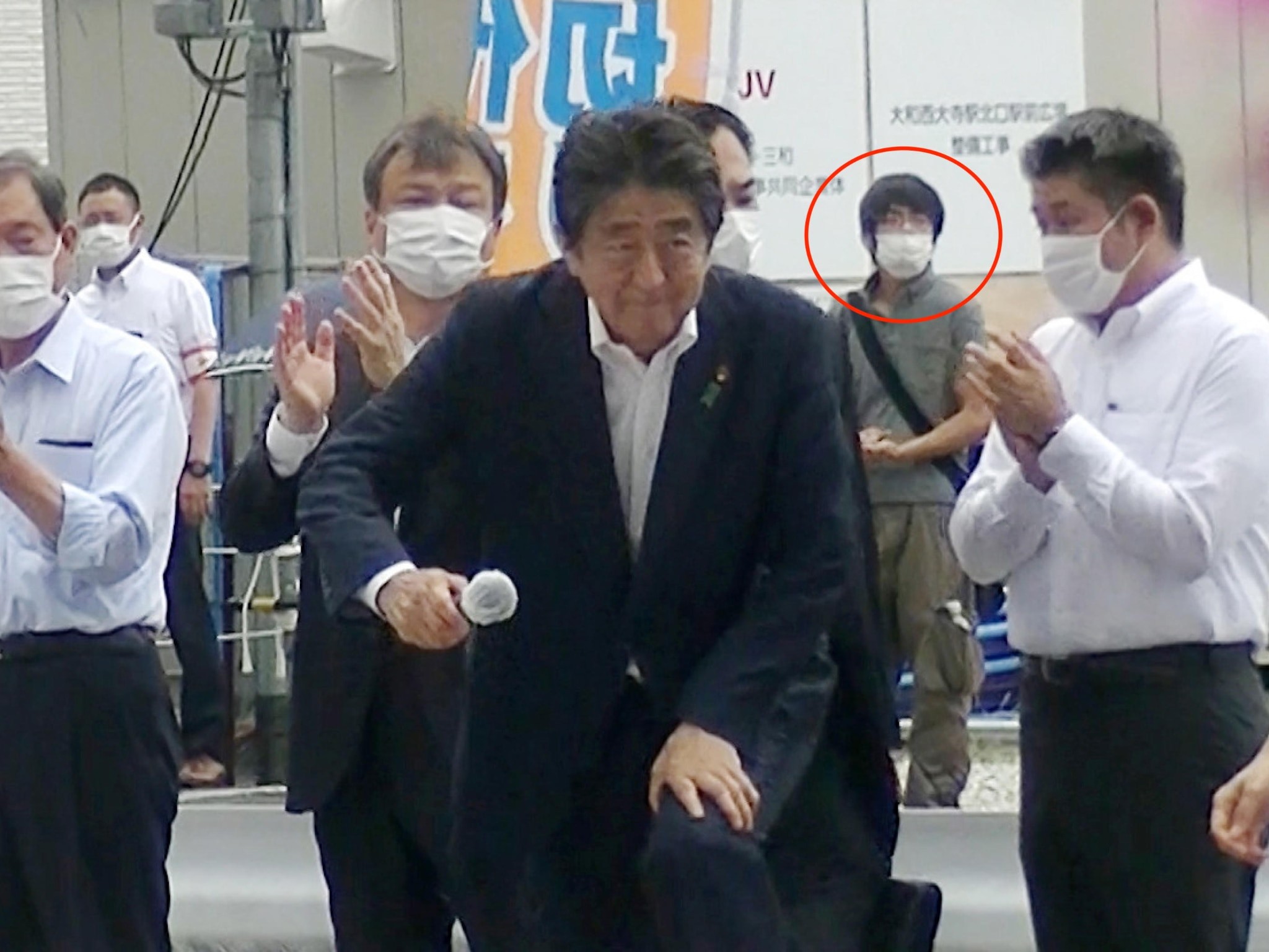 9 Luglio 2022 – Shinzo Abe non era l’obiettivo iniziale del killer dell’ex premier giapponese. Si moltiplicano gli aspiranti successori di Johnson. 27° anniversario Srebrenica, alla vigilia esposte foto serbi massacrati in Bosnia
