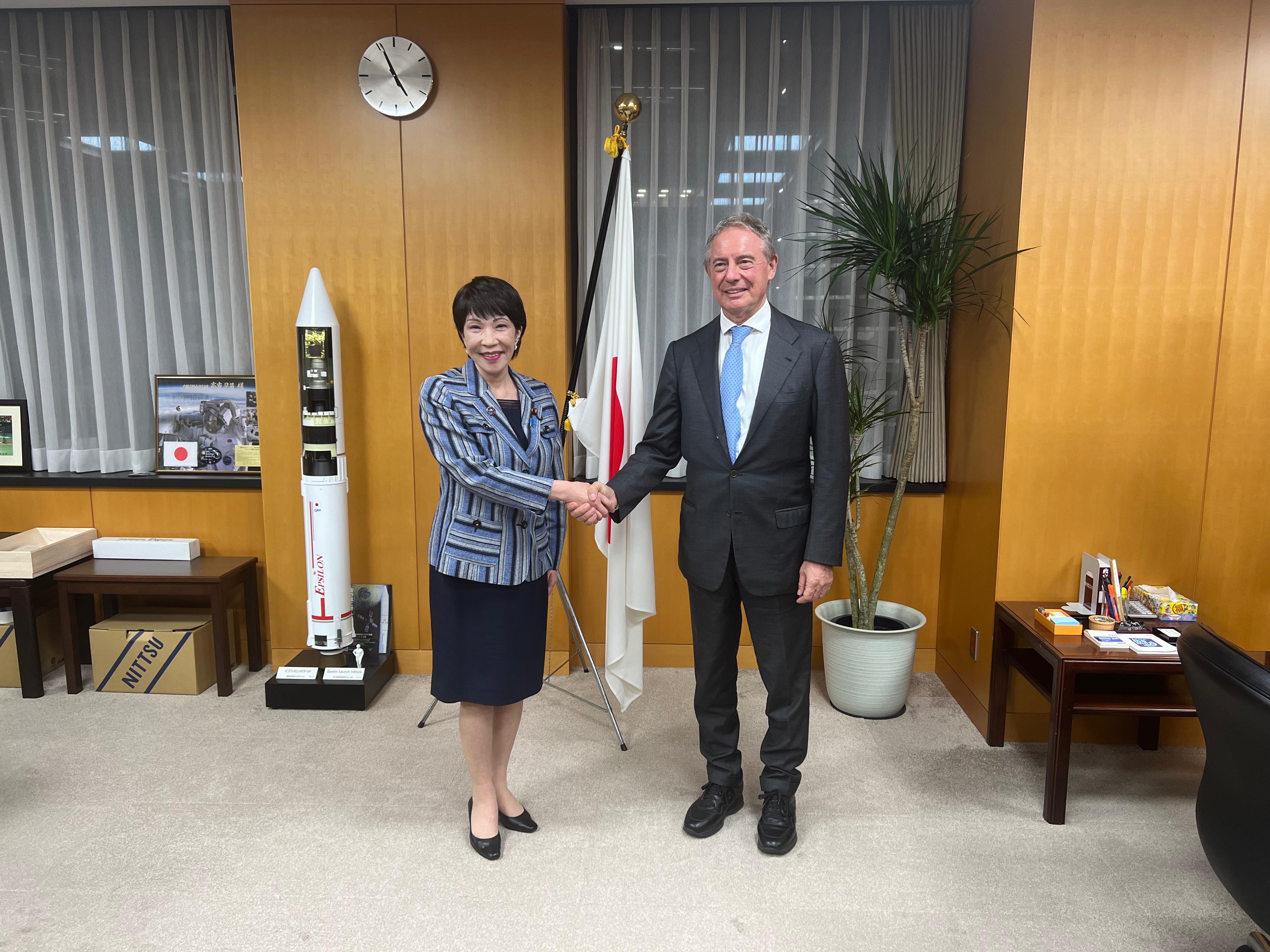 Italia-Giappone: Urso incontra ministro Spazio, partnership su esplorazione lunare e osservazione Terra