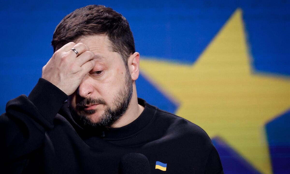 L’Ucraina sta perdendo, ma per Zelensky ha vinto. Rispondendo ai giornalisti il presidente rigira la frittata