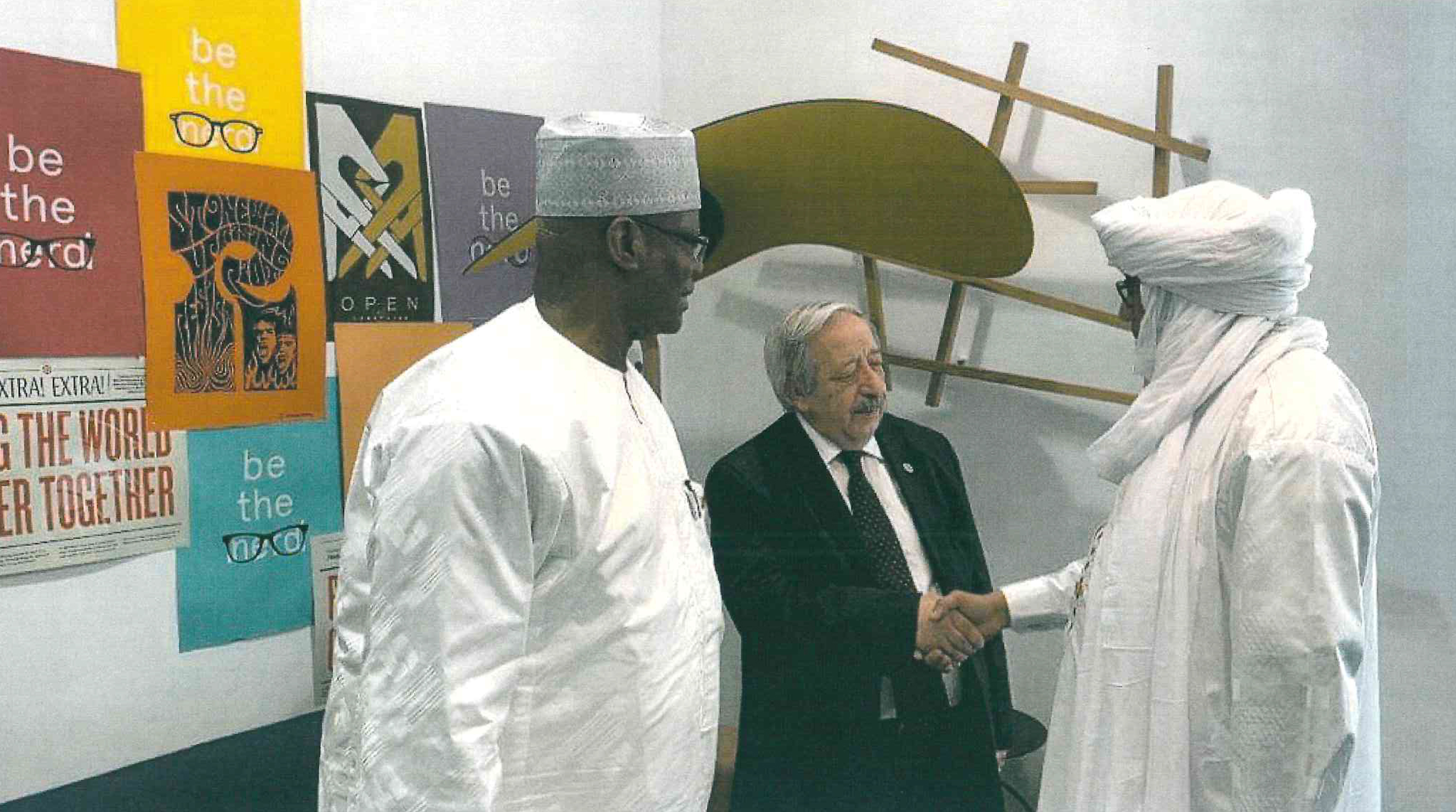 FOTO - Sulla sinistra l'Ambasciatore Aly Coulibali, sulla destra il Ministro Alhamdou Ag Ilyèe