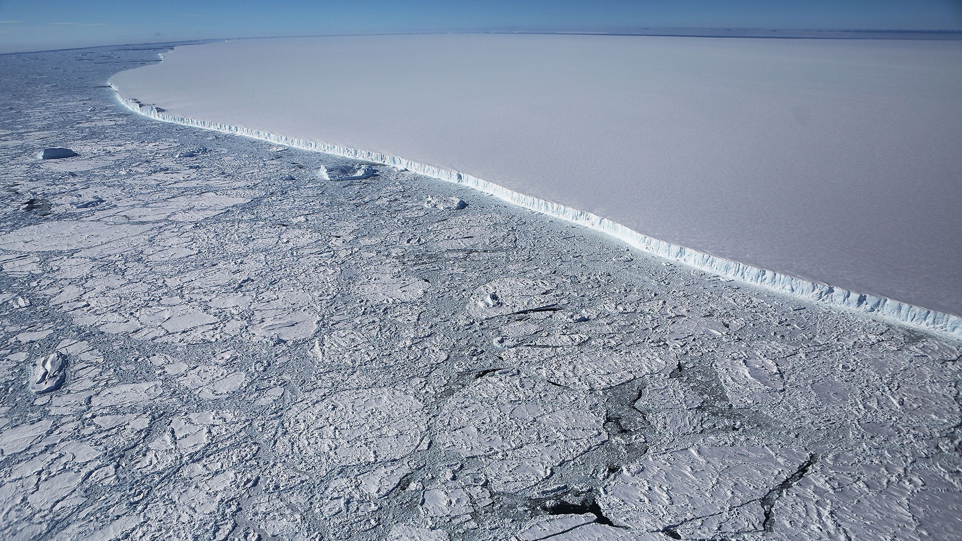20 Gennaio 2022 – Il più grande iceberg del mondo riversa ogni giorno oltre 1,5 miliardo di tonnellate di acqua. Usa, legge antitrust per big tech al vaglio del Senato. Usa continuano invio di armi all’Ucraina tramite Stati amici