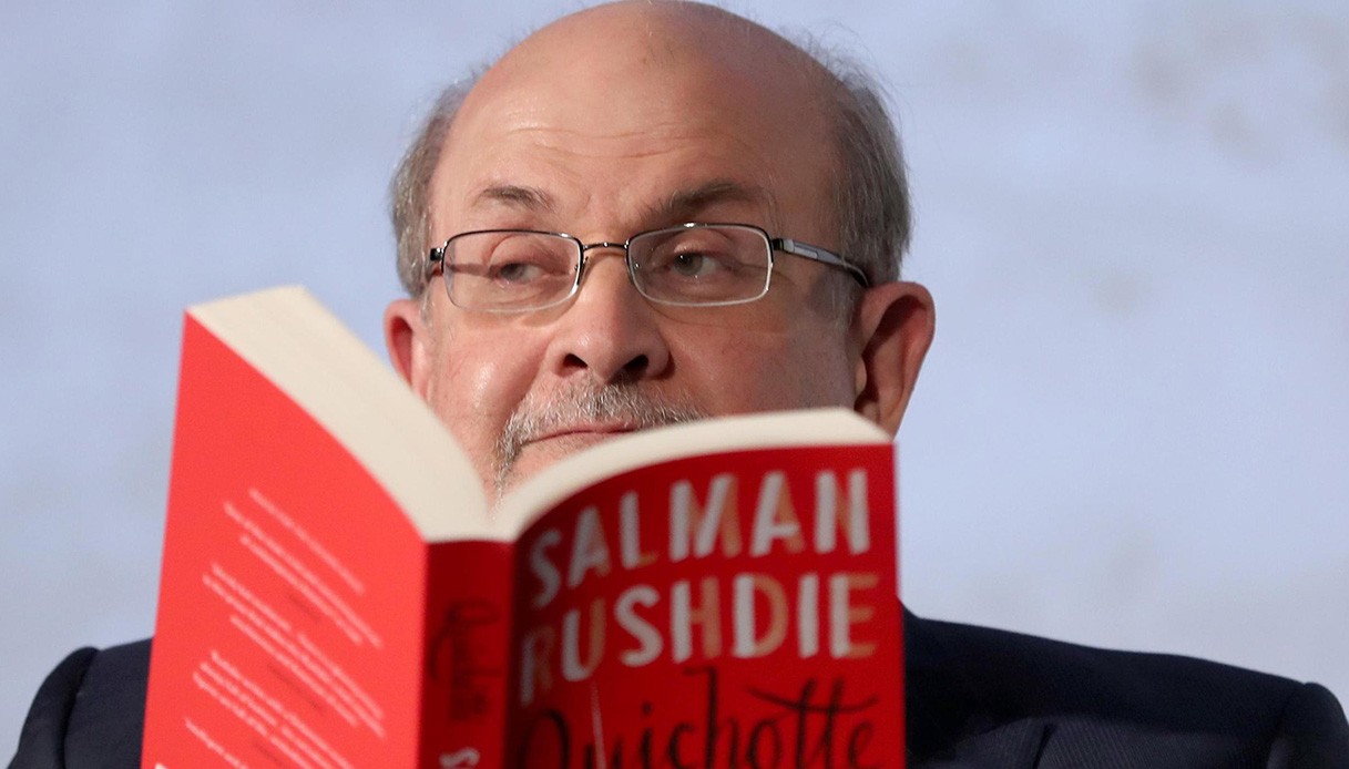 13 Agosto 2022 – Attentato allo scrittore Salman Rushdie, perderà l’occhio. Sudan, alluvioni fanno più di cinquanta morti. Ucraina, continua l’invio di navi con cereali